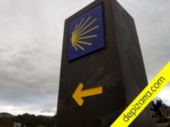 Mouteira en Camino de Santiago de Invierno. Mouteira homologada en pizarra natural. Color negro Bierzo. Cantos biselados y triple coating. Mouteira fábrica.