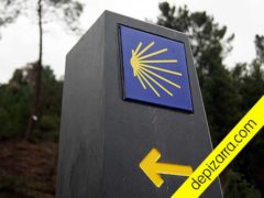 Mouteira en Camino de Santiago de Invierno. Pizarra natural, superficie pulida, cantos biselados y triple coating. Mouteira homologada. Señal pizarra para Camino.