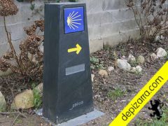 Preciosas mouteiras de pizarra Camino de Santiago. Pizarra color negro Bierzo, biseles y coating. Mouteiras pizarra negra.