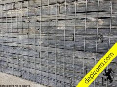 Muros de piedra con malla electrosoldada.