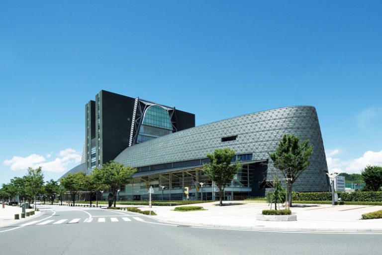 Pizarra verde Pol. Granship. Shizouka. Arata Isozaki.