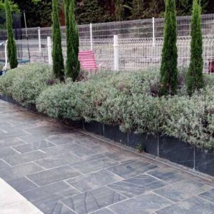 Jardineras de piedra pizarra.