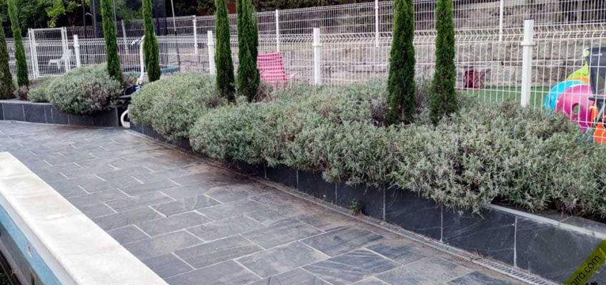 Jardineras de piedra pizarra.