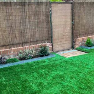 Bordillos de piedra natural.