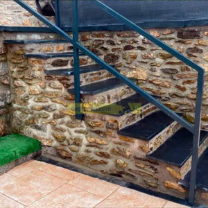 Patio con escalera.