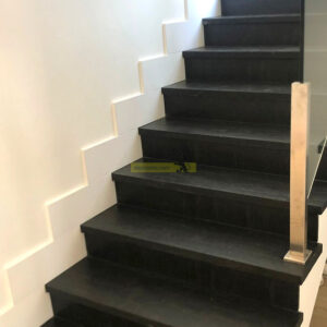 Escalera negra pizarra.