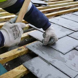 Colocación de pizarra de tejado.