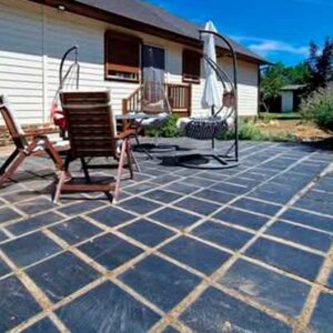 Revestimiento de terraza con pizarra natural.