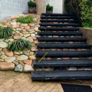 Escalera de pizarra para exterior.