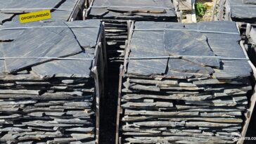 material disponible en pizarra irregular natural para jardin y exterior.