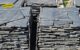 material disponible en pizarra irregular natural para jardin y exterior.